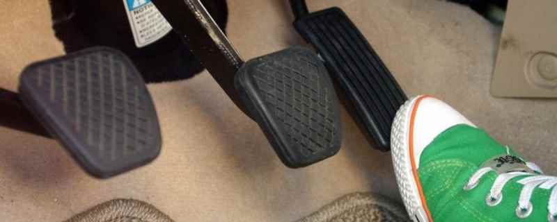 离合踩死是什么状态(离合器片多久更换一次)