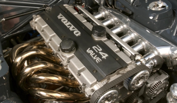 说一说：引擎盖冒白烟有焦味还能开吗(发动机保养可以去哪里)  第3张