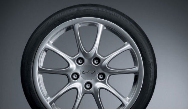 kuhmo是什么牌子轮胎(机动车辆轮胎更换的注意事项)  第3张