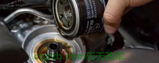 发动机润滑系统清洗多久做一次(发动机机油的更换周期)