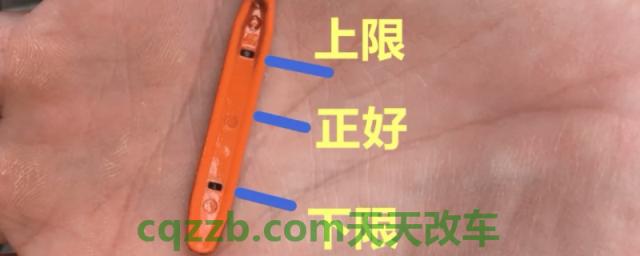 分享：汽车机油加到机油尺的什么位置最佳(发动机机油在哪里更换)
