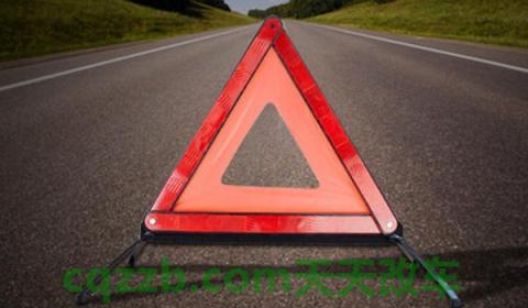 三脚架怎么收回去(车辆三角架必须要放在车辆上吗)  第3张