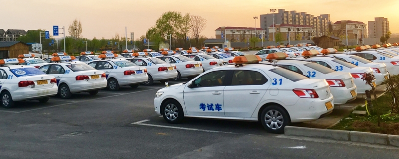 练车时穿衣服有要求吗(练习车辆时需要携带什么证件)