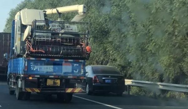 高速上倒车一定会被拍到吗(违章违法行为补助里有什么影响)  第3张
