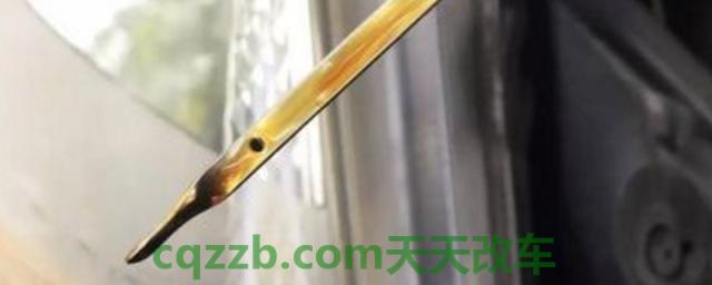 机油尺的尖尖沾了一点点(如何检查发动机是否缺机油)