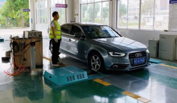 新车多少年年检一次(机动车几年不年检会出现问题)  第2张