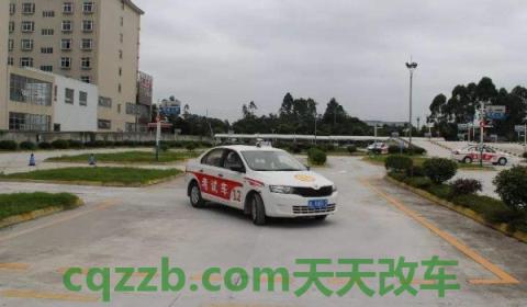 怎样看车身正不正技巧(科目二考试注意事项) 第3张