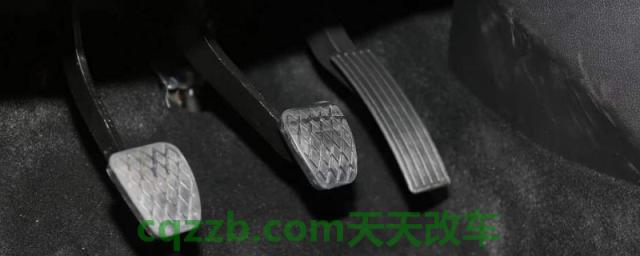 换档位时候离合器松快还是松慢点(手动挡车辆换挡的过程)