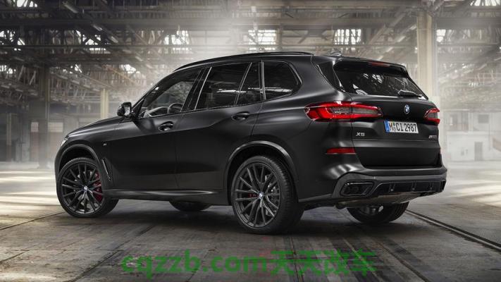 汽车疑问:2022款宝马X5黑色朱砂版漆黑如夜 2022款奥迪RS3搭载400马力和漂移模式 第2张