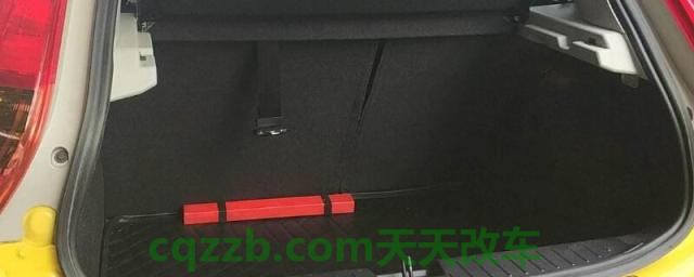 名爵3后备箱尺寸大小(支持后排座椅放倒)
