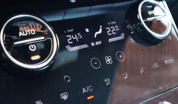 开着空调在车里睡觉有危险吗(机动车辆打开空调的方式)  第3张