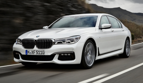 宝马750带底盘升降吗(宝马750的车身尺寸数据是什么)  第2张