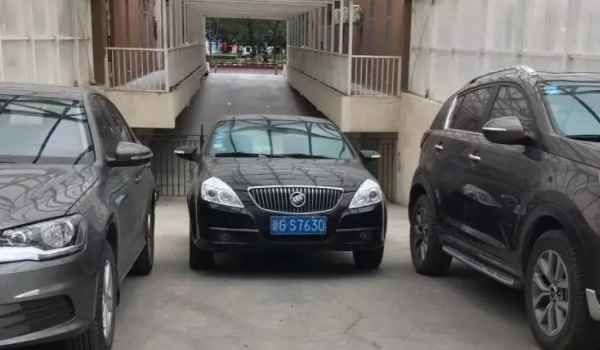 轿车几年报废 私家(车辆年检有几种方式)  第3张