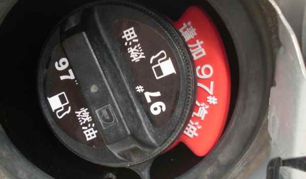 一直加92号油可以换95号汽油吗(车辆燃油标号在哪里观看)  第3张
