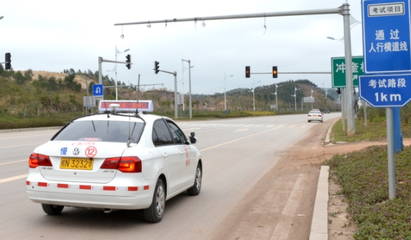 科三24个学时是几个小时(科目三考试的灯光考试在什么时候)  第3张