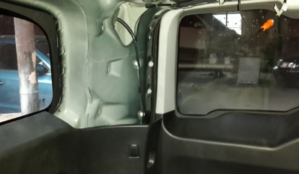 车顶漏水怎么回事(如何避免天窗漏水)  第2张