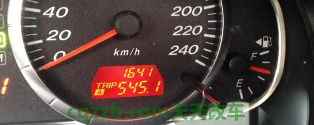 油表f是满还是e是满(汽车加油需要注意什么)