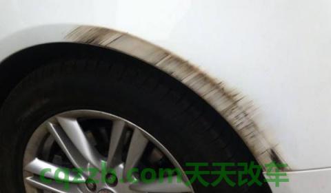 白色车蹭出黑色底漆算严重吗(白色车蹭出黑色底漆怎么处理) 第2张