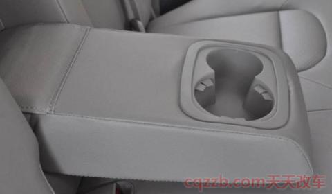 后排中央扶手是干什么(后排中央扶手可以改装吗)  第3张