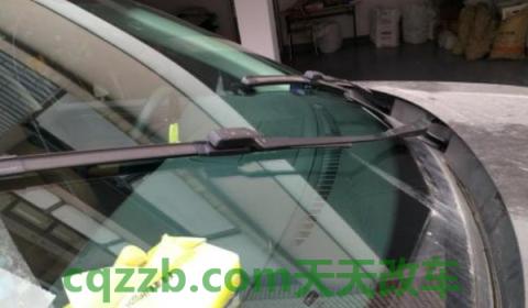 前挡风玻璃雨刷划痕怎么处理(车辆雨刷器的种类) 第3张