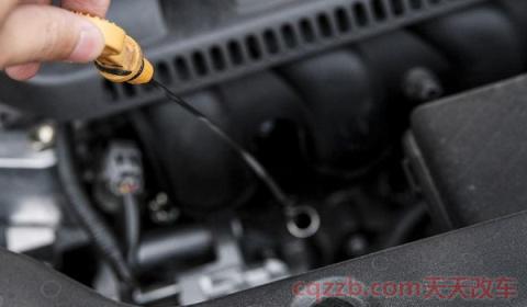 机油标志亮红灯(如何查看发动机机油是否缺少) 第2张