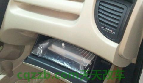 副驾驶脚上面的盖板叫什么(手套箱名字的由来)  第3张