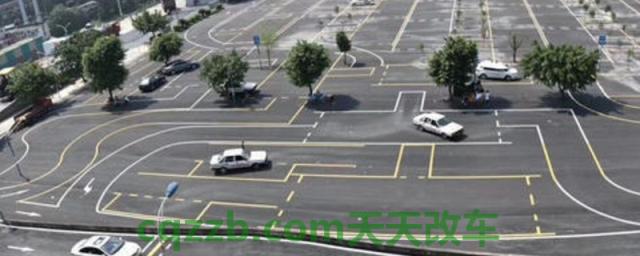 科目二自动挡上坡踩油门技巧(自动挡车辆的科目二考试有几个项目)