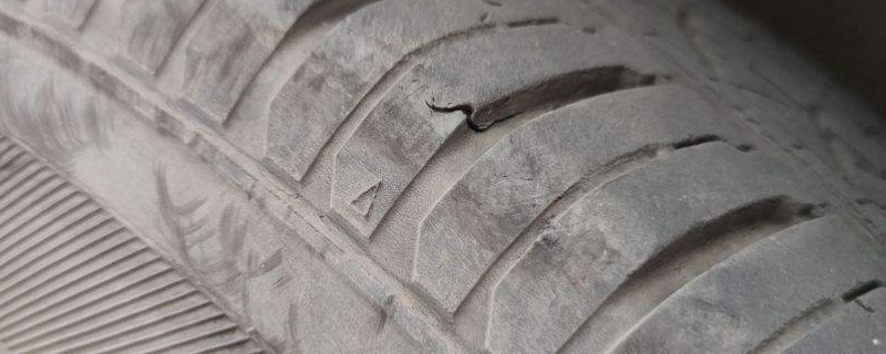 普及一下：轮胎有小裂纹还能用吗(车辆轮胎多久更换一次)