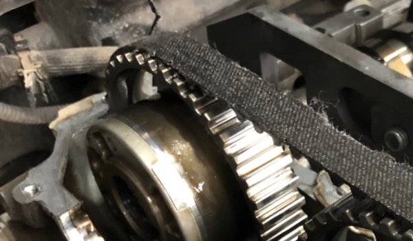 皮带跑偏是往紧边还是松边跑(车辆正时皮带多久更换一次) 第3张