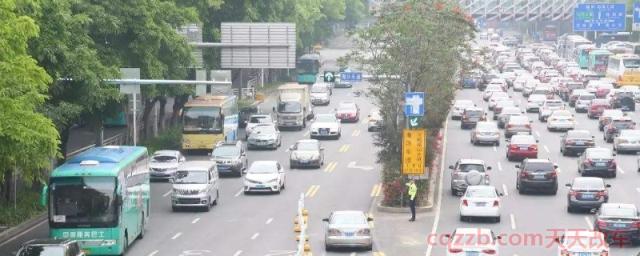 开车怎么提前知道车道(开车怎么选车道线)  第1张
