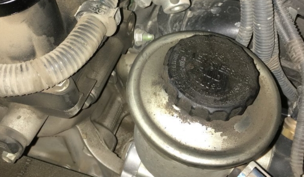 方向盘打满是多少圈(转向助力油在哪里更换)  第2张