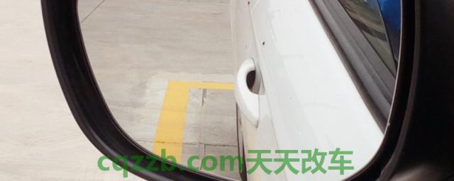 右倒库看哪个后视镜(右倒库是哪个考试项目)