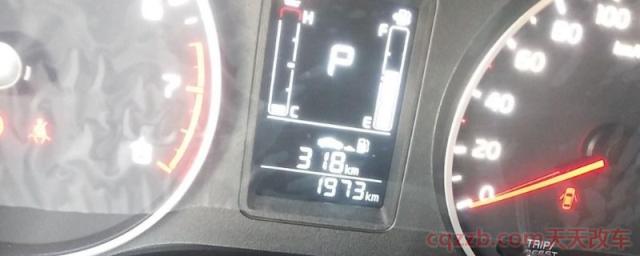 迈腾水温表闪红灯(迈腾的车身尺寸数据是什么)  第1张