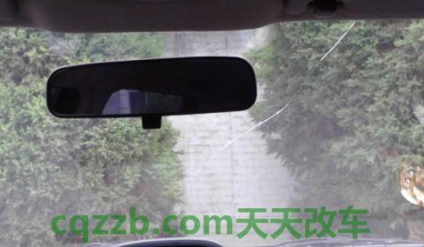 汽车前挡风玻璃出现小裂痕,更换还是修复(汽车前挡风玻璃什么时候贴膜)  第2张