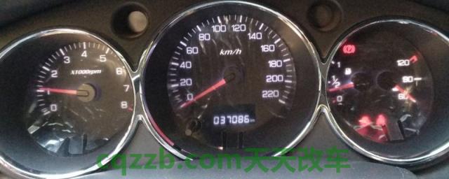 仪表盘上stop灯亮是什么意思(仪表盘出现红色的标识代表什么)