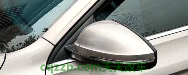 后视镜折叠一半就卡住了(后视镜折叠有什么用处)