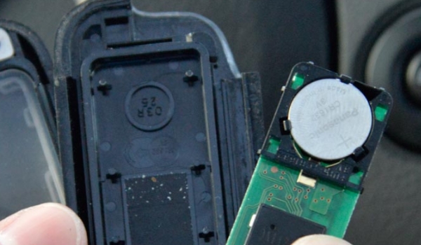 汽车钥匙多久需要换电池(遥控钥匙电池可以去哪里更换)  第2张