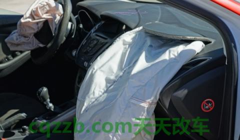 疏解一下：汽车气囊灯亮了怎么回事(车辆气囊可以二次使用吗)  第3张