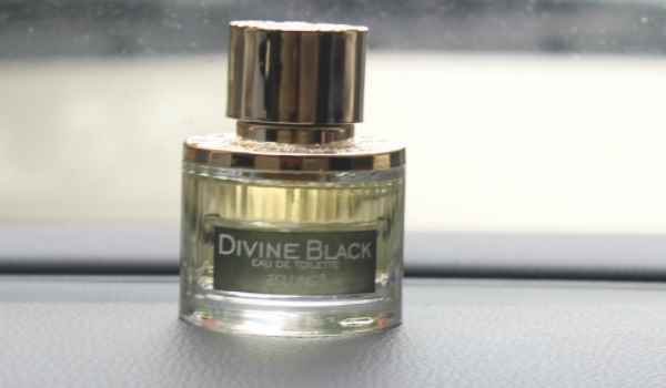 夏天车里可以放矿泉水吗(机动车辆必须要放置的物品是什么)  第3张