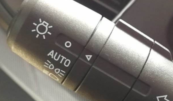 分享一下：开了auto还要开雾灯吗(车辆还有哪些自动功能)  第3张