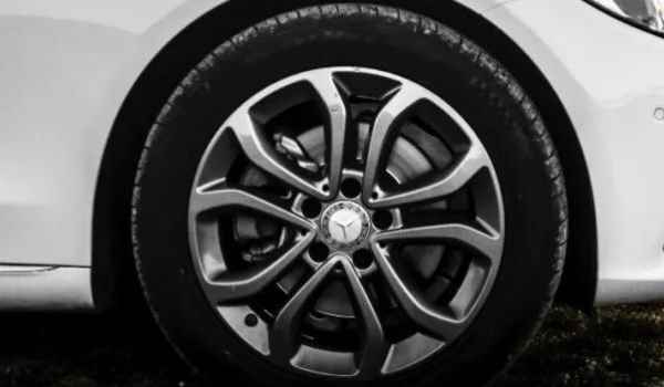 铝合金轮毂可以修复吗(车辆轮毂更换的注意事项)  第3张