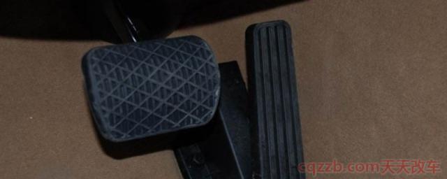 刹车踩下去很软 刹不住(车辆刹车片更换周期)