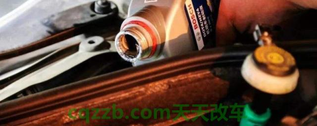 解读：原厂刹车油多久换一次(刹车油在哪里添加)