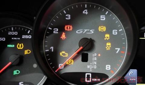 时速表上有个感叹号小黄灯亮了(仪表盘上出现故障灯应该怎么办)  第2张