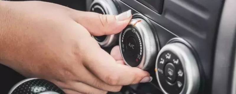 开着空调在车里睡觉有危险吗(机动车辆打开空调的方式)  第1张