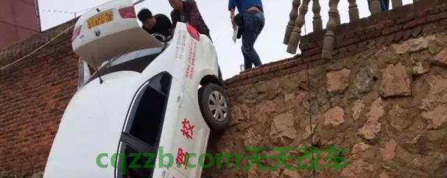 科普一下：把教练车刮了漆要赔吗(教练车练车的时候要注意什么)