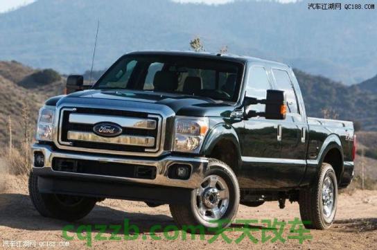 分享：福特F-250 XLT 4×4重型皮卡无储备 福特F-250 MegaRaptor掀起疯狂的米其林轮胎  第2张