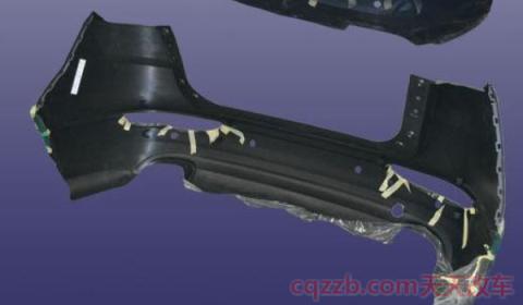 保险杠撞裂了一条缝(保险杠裂口可以不处理吗) 第2张