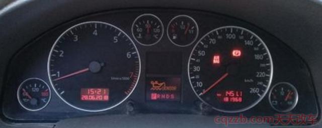 车上亮了个像水壶似的灯(车辆机油多久更换一次)